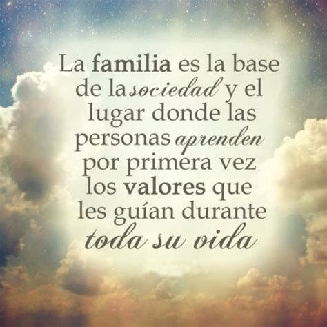 "La familia es el fundamento de la sociedad y debe ser protegida"