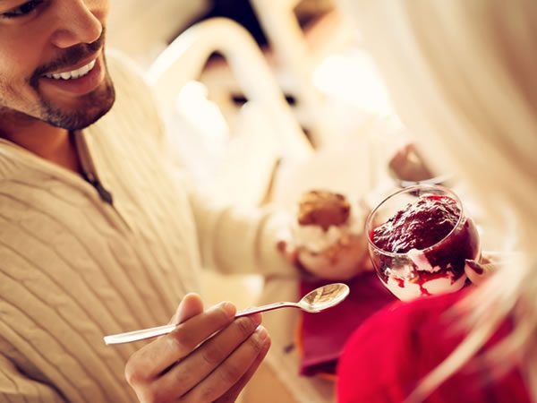 Organiza una cena romántica en casa