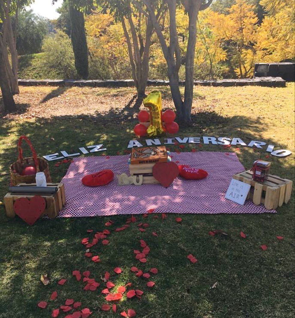 Organiza una sorpresa especial para ella, como un picnic en su lugar favorito